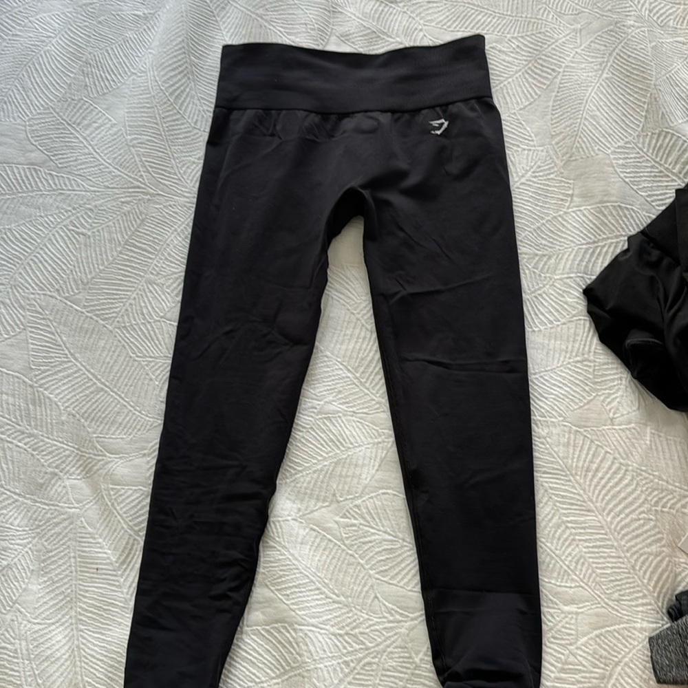 Black Gymshark workout leggings